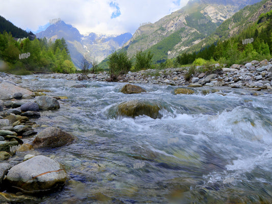 Il descend de la montagne